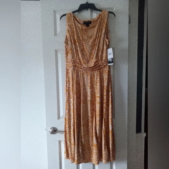 New Maxi Dress - Picture 1 of 6